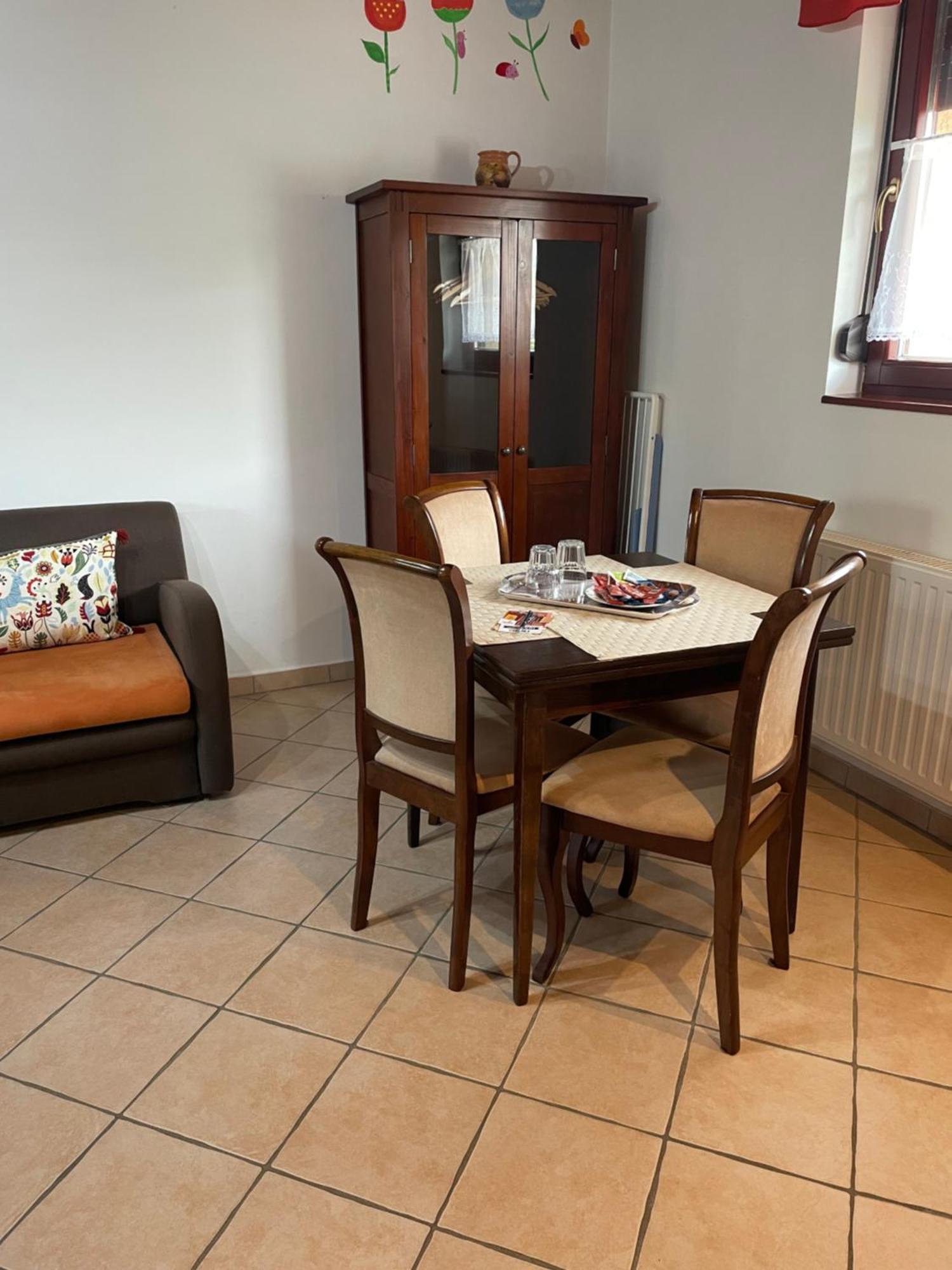 Cherry Apartmanhaz Sárvár Dış mekan fotoğraf